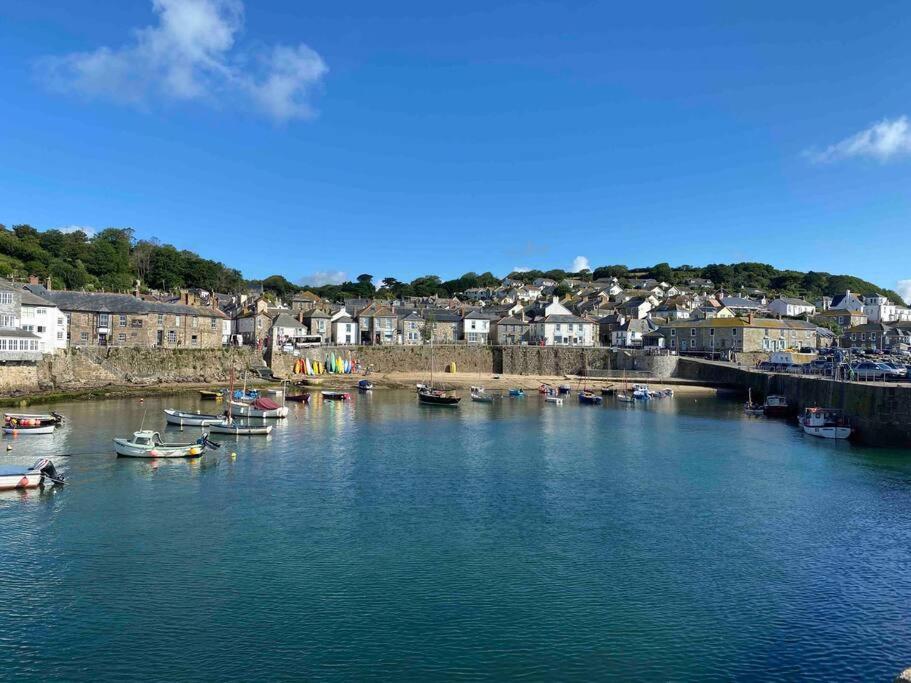 Seagulls Cottage, Touching Distance From Beach Mousehole Eksteriør billede